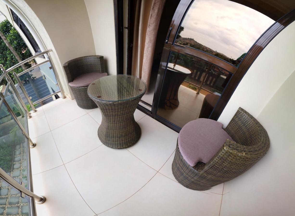 Eric Wilkins Apartments Lubowa Buitenkant foto